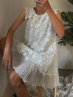 Women's Sleeveless Floral Lace Shift Dress